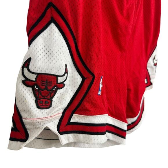 Vintage 90s NBA Chicago Bulls Champion Pro Cut Game Shorts sz 38 Red USA Made - Picture 3 of 16